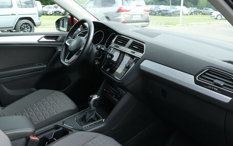 Volkswagen Tiguan II, 2022 год, 2 740 000 рублей, 10 фотография
