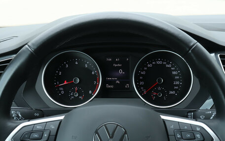 Volkswagen Tiguan II, 2022 год, 2 740 000 рублей, 12 фотография