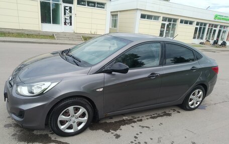 Hyundai Solaris II рестайлинг, 2013 год, 640 000 рублей, 2 фотография
