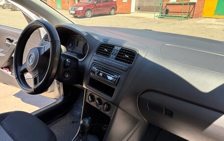 Volkswagen Polo VI (EU Market), 2011 год, 1 100 000 рублей, 8 фотография