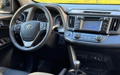 Toyota RAV4, 2016 год, 1 999 000 рублей, 10 фотография