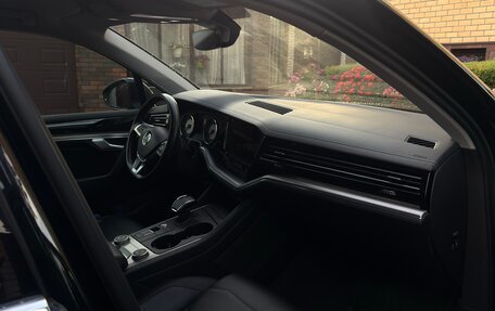 Volkswagen Touareg III, 2018 год, 5 400 000 рублей, 3 фотография