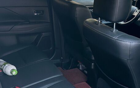 Mitsubishi Outlander III рестайлинг 3, 2017 год, 1 700 000 рублей, 5 фотография