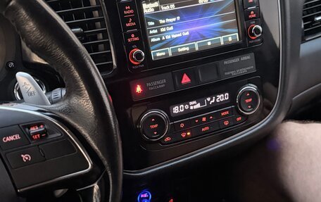 Mitsubishi Outlander III рестайлинг 3, 2017 год, 1 700 000 рублей, 7 фотография
