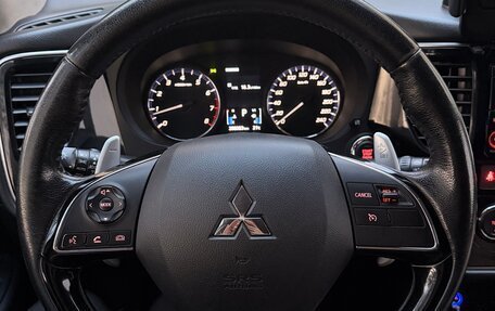 Mitsubishi Outlander III рестайлинг 3, 2017 год, 1 700 000 рублей, 8 фотография