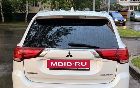 Mitsubishi Outlander III рестайлинг 3, 2017 год, 1 700 000 рублей, 3 фотография