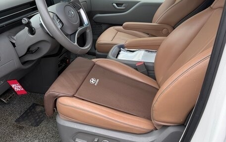 Hyundai Staria, 2021 год, 4 900 000 рублей, 10 фотография
