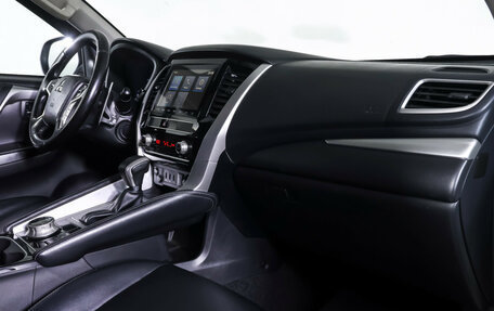 Mitsubishi Montero Sport, 2022 год, 3 890 000 рублей, 13 фотография
