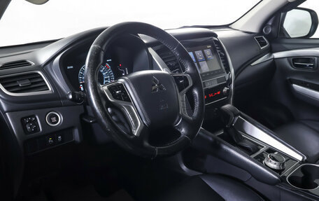Mitsubishi Montero Sport, 2022 год, 3 890 000 рублей, 18 фотография
