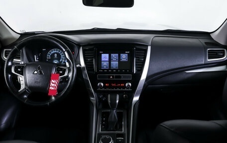 Mitsubishi Montero Sport, 2022 год, 3 890 000 рублей, 15 фотография