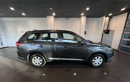 Mitsubishi Outlander III рестайлинг 3, 2017 год, 2 045 000 рублей, 2 фотография