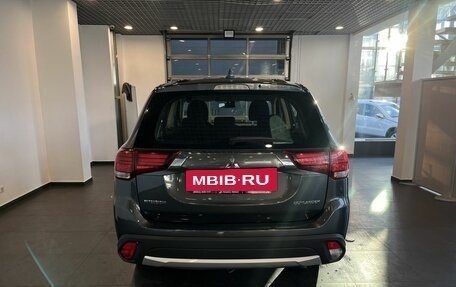 Mitsubishi Outlander III рестайлинг 3, 2017 год, 2 045 000 рублей, 4 фотография