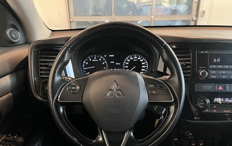 Mitsubishi Outlander III рестайлинг 3, 2017 год, 2 045 000 рублей, 10 фотография
