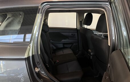 Mitsubishi Outlander III рестайлинг 3, 2017 год, 2 045 000 рублей, 17 фотография