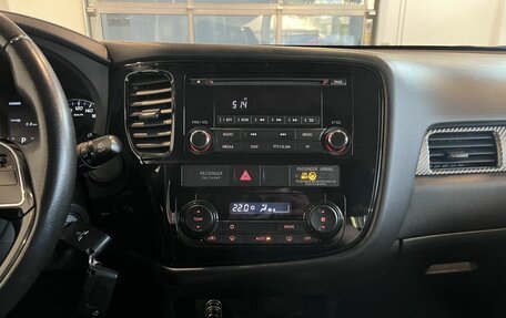 Mitsubishi Outlander III рестайлинг 3, 2017 год, 2 045 000 рублей, 13 фотография