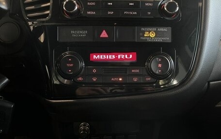 Mitsubishi Outlander III рестайлинг 3, 2017 год, 2 045 000 рублей, 15 фотография