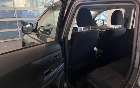 Mitsubishi Outlander III рестайлинг 3, 2017 год, 2 045 000 рублей, 23 фотография