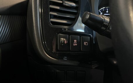 Mitsubishi Outlander III рестайлинг 3, 2017 год, 2 045 000 рублей, 31 фотография
