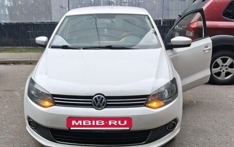 Volkswagen Polo VI (EU Market), 2012 год, 950 000 рублей, 2 фотография