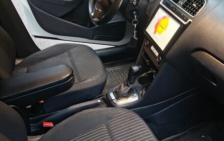 Volkswagen Polo VI (EU Market), 2012 год, 950 000 рублей, 18 фотография