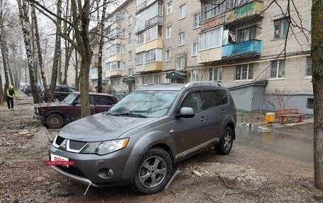 Mitsubishi Outlander III рестайлинг 3, 2008 год, 800 000 рублей, 2 фотография