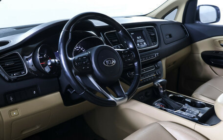 KIA Carnival III, 2018 год, 2 790 000 рублей, 15 фотография