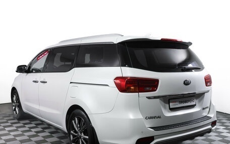 KIA Carnival III, 2018 год, 2 790 000 рублей, 8 фотография