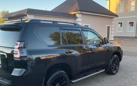 Toyota Land Cruiser Prado 150 рестайлинг 2, 2021 год, 7 100 000 рублей, 6 фотография