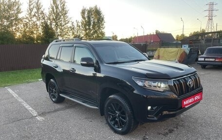 Toyota Land Cruiser Prado 150 рестайлинг 2, 2021 год, 7 100 000 рублей, 8 фотография