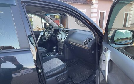Toyota Land Cruiser Prado 150 рестайлинг 2, 2021 год, 7 100 000 рублей, 13 фотография