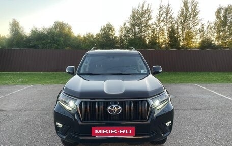 Toyota Land Cruiser Prado 150 рестайлинг 2, 2021 год, 7 100 000 рублей, 9 фотография