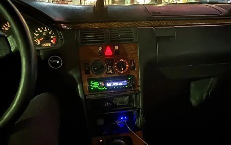 Mercedes-Benz E-Класс, 1997 год, 380 000 рублей, 10 фотография