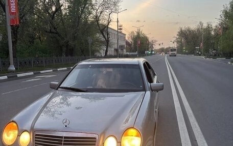 Mercedes-Benz E-Класс, 1997 год, 380 000 рублей, 3 фотография