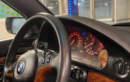 BMW 5 серия, 2001 год, 850 000 рублей, 3 фотография