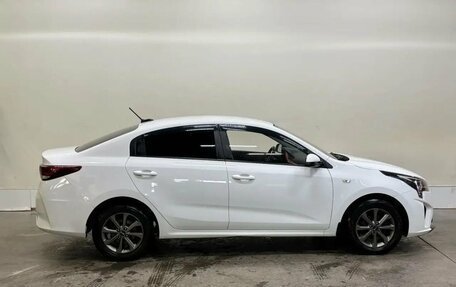 KIA Rio IV, 2021 год, 1 399 000 рублей, 3 фотография