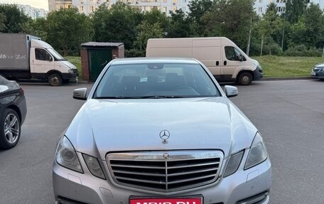 Mercedes-Benz E-Класс, 2011 год, 940 000 рублей, 1 фотография