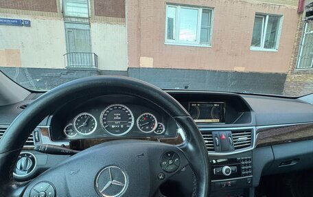 Mercedes-Benz E-Класс, 2011 год, 940 000 рублей, 11 фотография