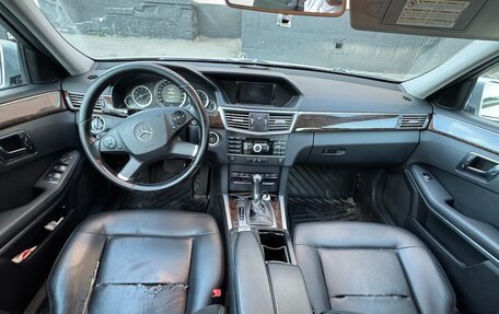 Mercedes-Benz E-Класс, 2011 год, 940 000 рублей, 10 фотография