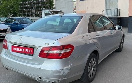Mercedes-Benz E-Класс, 2011 год, 940 000 рублей, 5 фотография