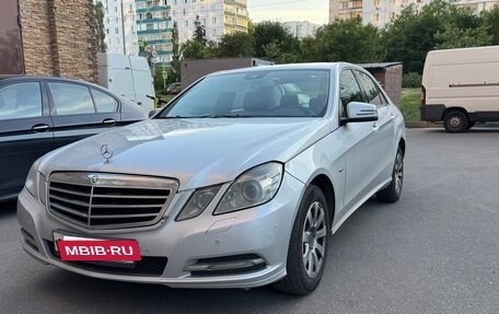 Mercedes-Benz E-Класс, 2011 год, 940 000 рублей, 3 фотография