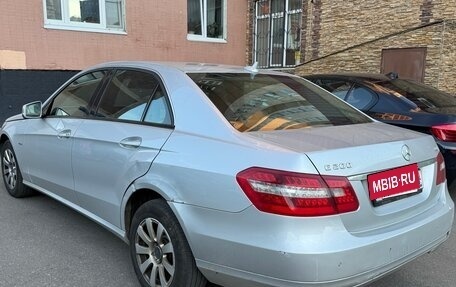 Mercedes-Benz E-Класс, 2011 год, 940 000 рублей, 4 фотография
