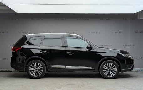 Mitsubishi Outlander III рестайлинг 3, 2020 год, 2 345 000 рублей, 4 фотография