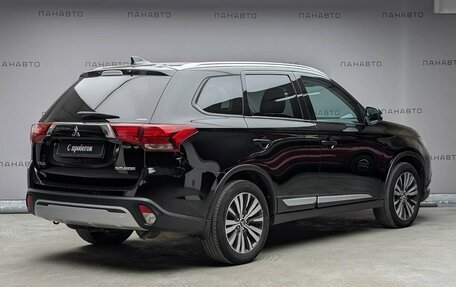 Mitsubishi Outlander III рестайлинг 3, 2020 год, 2 345 000 рублей, 5 фотография