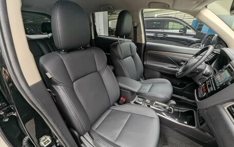 Mitsubishi Outlander III рестайлинг 3, 2020 год, 2 345 000 рублей, 13 фотография