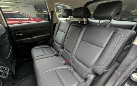 Mitsubishi Outlander III рестайлинг 3, 2020 год, 2 345 000 рублей, 11 фотография