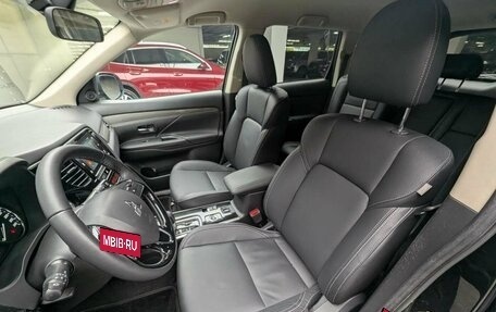 Mitsubishi Outlander III рестайлинг 3, 2020 год, 2 345 000 рублей, 10 фотография
