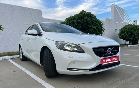 Volvo V40 II рестайлинг, 2015 год, 1 350 000 рублей, 1 фотография