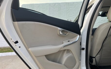Volvo V40 II рестайлинг, 2015 год, 1 350 000 рублей, 24 фотография
