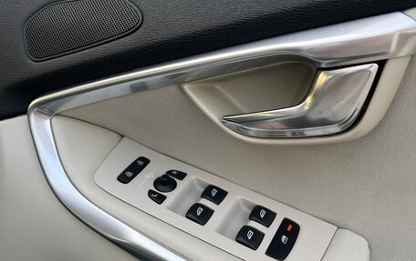 Volvo V40 II рестайлинг, 2015 год, 1 350 000 рублей, 30 фотография
