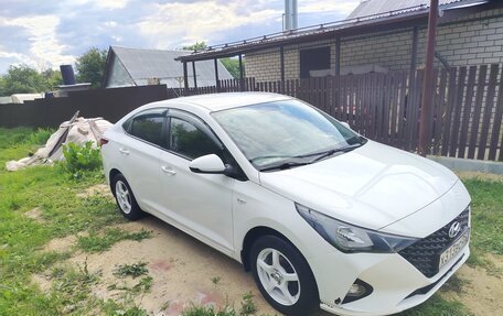 Hyundai Solaris II рестайлинг, 2021 год, 1 600 000 рублей, 4 фотография